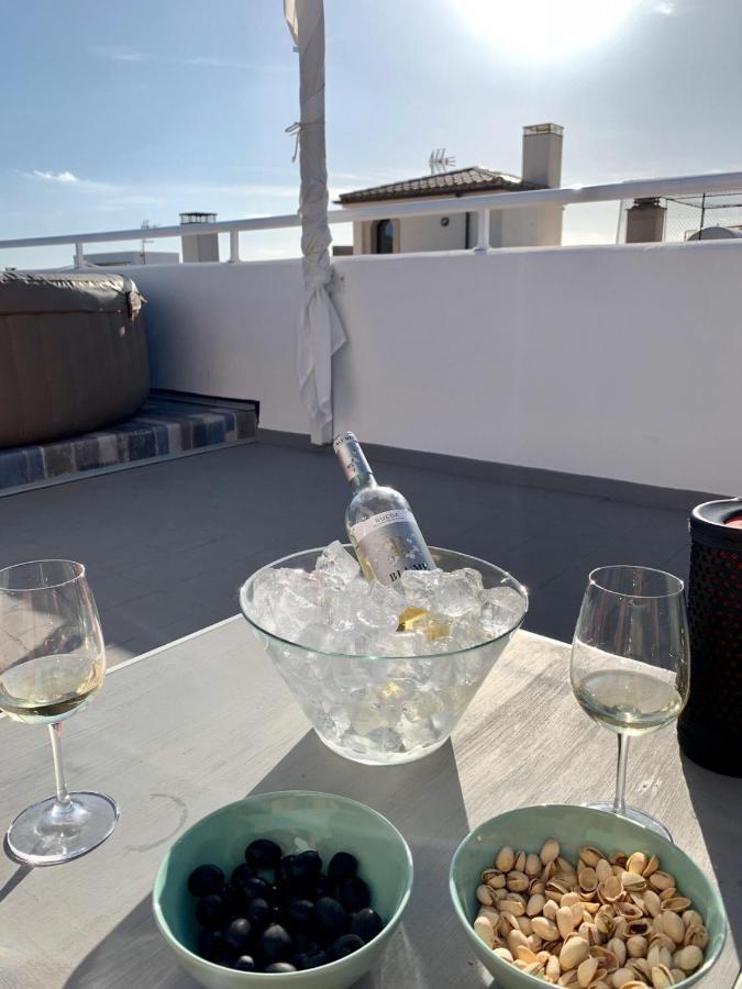 Sonne & Meerblick Aus 40 Grad Heissem Whirlpool Geniessen - Zentral Am Hafen Und Dennoch Ruhig Cala Ratjada  Luaran gambar